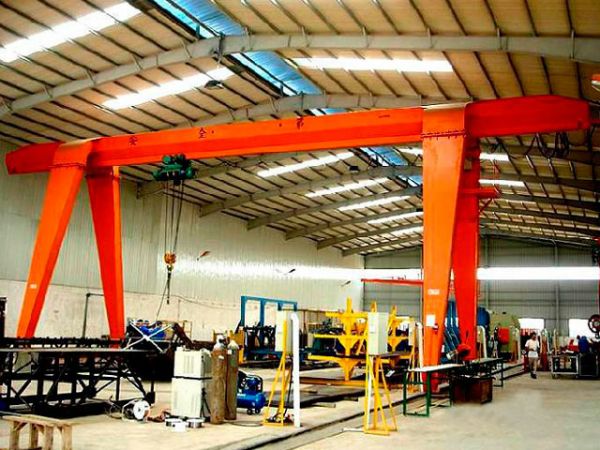 在下雨天 使用起重機(jī)時(shí)需要注意什么呢？